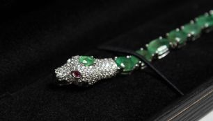 A SILVER EMERALD SET SNAKE LINE BRACELET