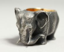 A RUSSIAN SILVER ELEPHANT SALT, 4cm long. Mark 84.