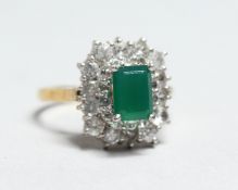 AN 18CT GOLD EMERALD AND CZ CLUSTER RING