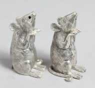 A PAIR OF 800 WHITE METAL MICE SALTS AND PEPPERS.