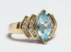 A 14CT GOLD, DIAMOND AND AQUAMARINE RING.