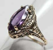 A SILVER AND AMETHYST RING