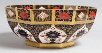 A LARGE ROYAL CROWN DERBY OCTAGONAL JAPAN PATTERN FRUIT BOWL, OLD IMARI PATTERN No. 1128. 11ins
