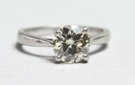 A PLATINUM SOLITAIRE DIAMOND 1.25CT RING.