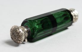 A VICTORIAN GREEN GLASS AND SILVER DOUBLE ENDED SCENT BOTTLE, 4ins long.