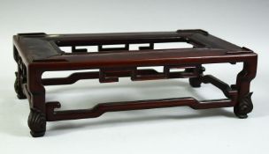 A GOOD CHINESE RECTANGULAR HARDWOOD STAND, 31.5cm x 17.5cm, 9.5cm high.