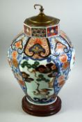 A LARGE 17TH CENTURY JAPANESE IMARI PORCELAIN VASE, mounted to a wooden base / fitted as a lamp,
