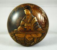 A GOOD QUALITY JAPANESE MEIJI PERIOD GOLD LACQUER KOGO / INCENSE BOX, with gilt mark to the