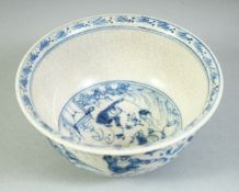 A CHINESE BLUE AND WHITE PORCELAIN CRACKLE GLAZE BOWL, 14cm diameter.