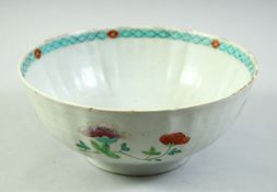 A CHINESE FAMILLE ROSE PORCELAIN BOWL, decorated with flowers, 23.5cm diameter