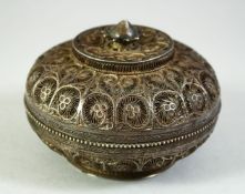 A FINE 19TH CENTURY INDIAN SILVER FILIGREE LIDDED CIRCULAR BOX, 12cm diameter.