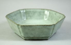 A CHINESE CELADON HEXAGONAL BOWL, 17cm diameter.