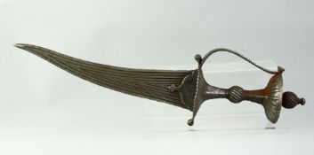 A FINE EARLY LARGE SOUTH INDIAN ALL STEEL DAGGER, with multifullered curving blade, pierced oval