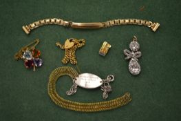 A small group of bijouterie.