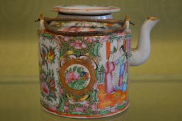 A Canton teapot and cover.