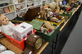 A large quantity of household miscellaneous.