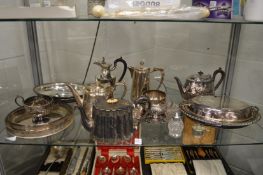 A quantity of plated items.