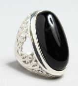A LARGE SILVER AND BLACK OYNX RING.