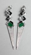 A PAIR OF SILVER ART DECO SYLE DROP EARRINGS.