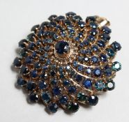 A VERY GOOD SAPPHIRE AND GOLD BROOCH.