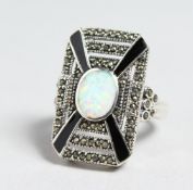 A SILVER OPAL AND OYNX RING.