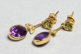 A PAIR OF SILVER PLATED AMETHYST AND PERIDOT DROP EARRINGS.