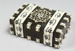 A SMALL FINE ANGLO INDIAN IVORY DECORATED DOMED CASKET. 4ins long.