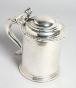 A SUPERB QUEEN ANNE TANKARD AND COVER. 5.5ins high. London 1711. Maker William Fawdery