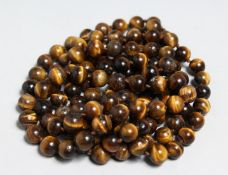 A TIGERS EYE BEAD NECKLACE.