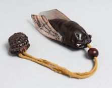 A JAPANESE CARVED WOOD FLY INRO AND ROPE 4.5ins long