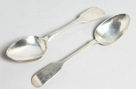 A SET OF THREE GEORGE III FIDDLE PATTERN TEA SPOONS. Newcastle 1793.