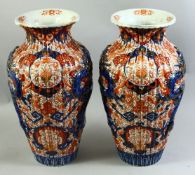 A LARGE PAIR OF JAPANESE IMARI PORCELAIN VASES, each with ribbed body and raised dragon