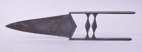 A FINE 18TH CENTURY MUGHAL INDIAN CHISELLED WATERED STEEL KATAR DAGGER, 38cm long.