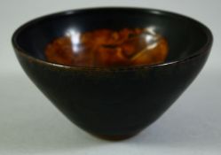 A CHINESE JIZHOU WARE POTTERY BOWL, 12cm diameter.