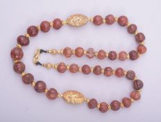 AN AGATE BEADED GILT NECKLACE.
