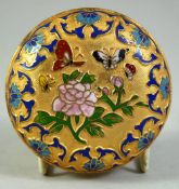 A CHINESE CLOISONNE CIRCULAR BOX AND COVER, 8cm diameter.