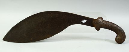 AN UNUSUAL 19TH CENTURY SHORT SWORD, with engraved steel hilt, 47.5cm long.