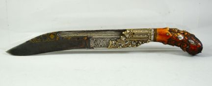 A VERY FINE LARGE 18TH CENTURY SRI LANKAN CEYLONESE SILVER AND BRASS INLAID PIA KAETA DAGGER, with