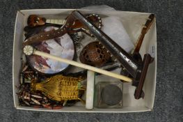 Miscellaneous collectables.