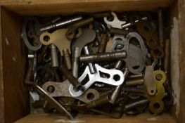 A quantity of clock keys.