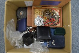 A large quantity of bijouterie.