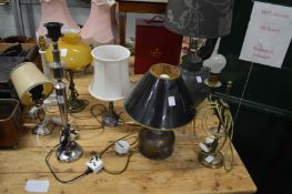Eight various table lamps.