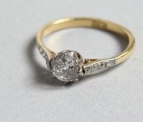 A GOOD 18CT GOLD OLD CUT SINGLE STONE RING.