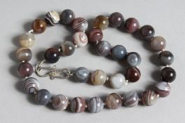 A SCOTTISH AGATE BEAD NECKLACE 16ins long.