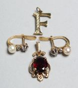 A GOLD AND DIAMOND LETTER 'F' PAIR OF GOLD AND PEARL SEED EARRINGS and gold amethyst pendant.