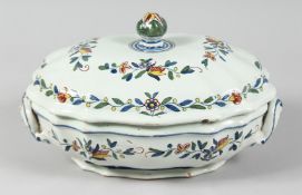 AN 18TH - 19TH CENTURY FRENCH ROUEN POTTERY TUREEN AND COVER decorated with a bunch of flowers.