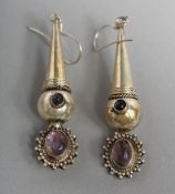 A PAIR OF SILVER DROP EARRINGS