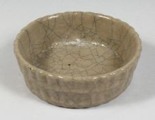 A CHINESE GE-TYPE CRACKLE GLAZE BRUSH WASHER. 15cm diameter