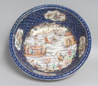 A CHINESE EXPORT BLUE AND WHITE / FAMILLE ROSE PORCELAIN BOWL, the interior centre painted with a