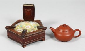 AN EARLY 20TH CENTURY CHINESE FAMILLE JAUNE DISH inset within a wooden ashtray, together with A